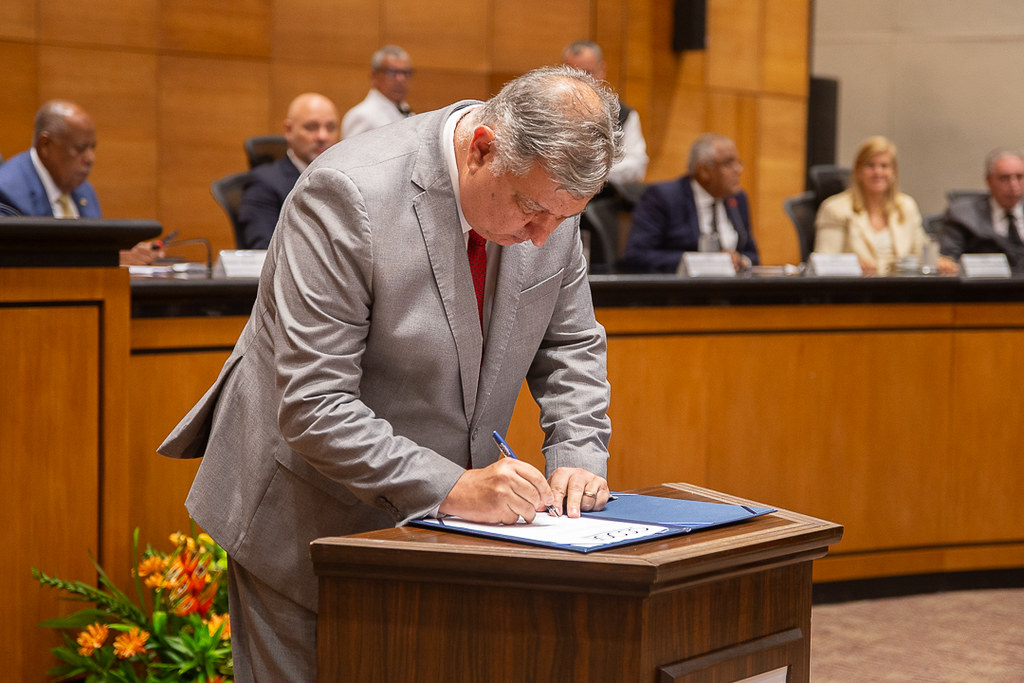 55090911920 8bef74b4ec b