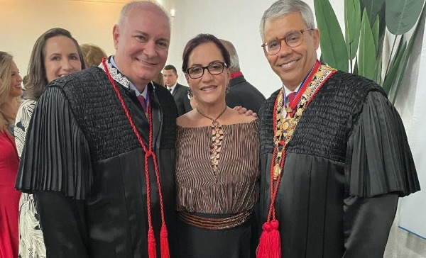 CORREGEDORA-GERAL DA JUSTIÇA DO TOCANTINS E PRESIDENTE DO CCOGE ACOMPANHA POSSE DA NOVA MESA DIRETORA DO TJMA